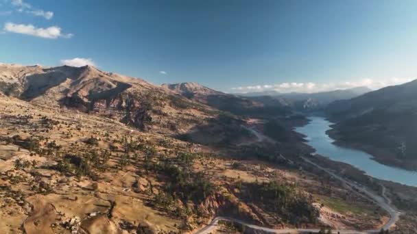 Beautiful Landscape Small Village Banks Mountain River Aerial View — Αρχείο Βίντεο