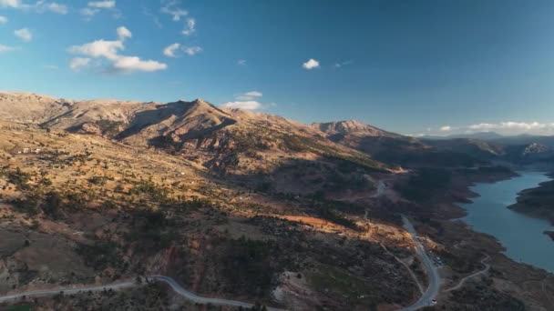 Beautiful Landscape Small Village Banks Mountain River Aerial View — Vídeos de Stock