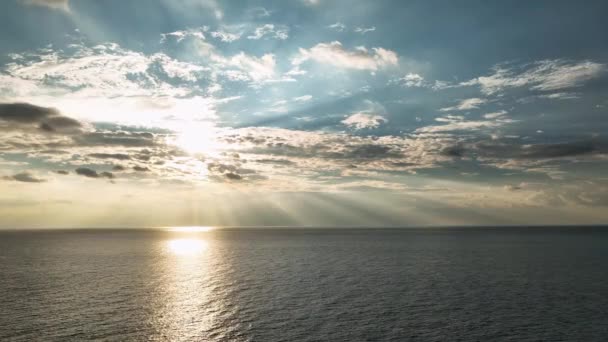 Прекрасний Захід Сонця Барвистим Помаранчевим Червоним Хмарним Небом Тропічний Захід — стокове відео