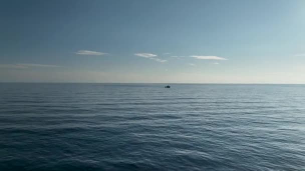 地中海の海洋産業 美しい太陽光の空中ビュー — ストック動画