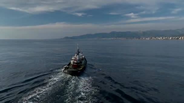 地中海沿岸の係留ガスタンカー — ストック動画