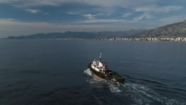 Ship Mechanic Sails Help Another Ship — Stok video