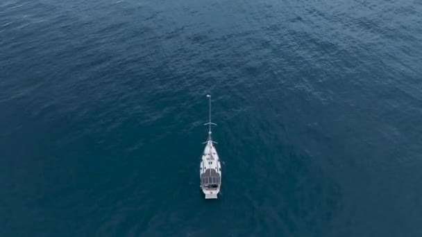 Sailing Yacht Goes Quiet Speed Port Sunset Time Aerial View — 图库视频影像