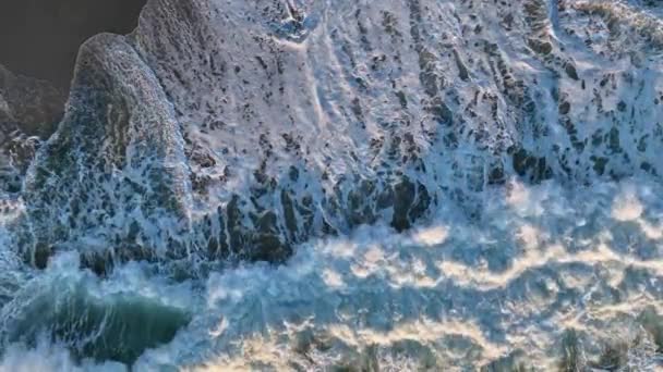 Fugle Øje Udsigt Ocean Azurblå Bølger Bryder Slowmotion – Stock-video