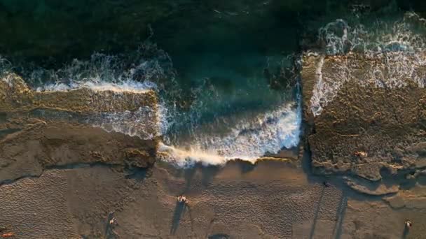 日落时蓝色海的景色是完美的背景 — 图库视频影像