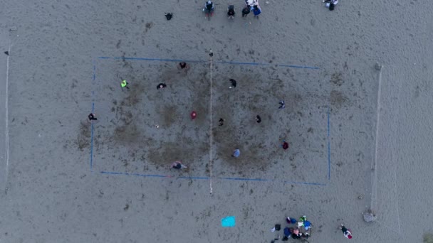 Plážový Volejbal Pozadí Oblačného Západu Slunce Tmavě Modrá — Stock video
