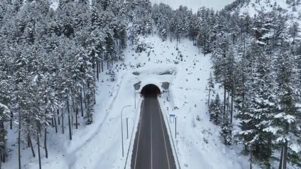 Epische Sneeuwwitte Winter Besneeuwde Bergketen Weg Door Episch Uitzicht Alpen — Stockvideo