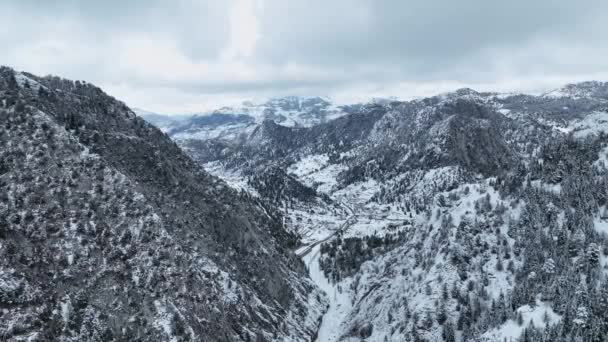 Aerial View Mountain Twisted River Winter — Stock Video