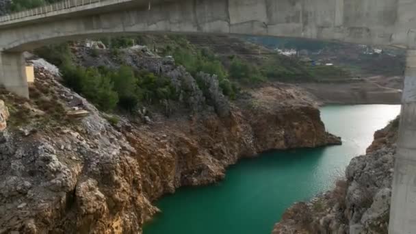 Niesamowity Wodospad Górski Rzeka Piana Woda Widok Powietrza — Wideo stockowe