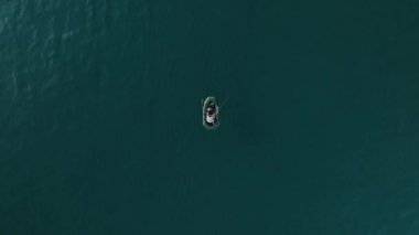 Balıkçılık sezonu, deniz altyapısı ile avlanma harika bir baba manzarası