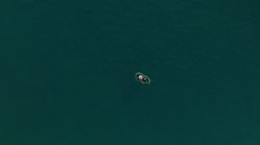 Harika bir arka plan görüntüsü dalga yayılımı, İHA kamerasından havadan çekilmiş görüntüler.