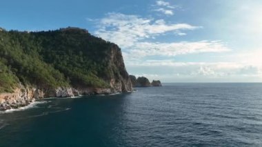 Alanya. Hindi. Kale. Akdeniz 'de. Gün batımı Akşam Dağları Kalesi Dağda