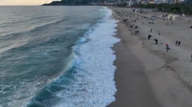 Alanya Turkey 'in hava aracı görüntüleri. Türkiye 'nin orta Akdeniz kıyısında bir tatil köyü.
