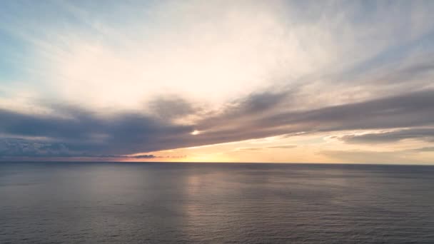 Luftaufnahme Des Sonnenuntergangshorizonts Über Dem Meer Cineastische Drohne Luftaufnahme Schönen — Stockvideo