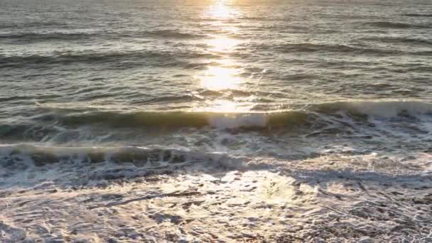 大功率蓝色海浪的美丽质感 带有白色的洗刷 空中俯瞰画面拍摄了大海 — 图库视频影像