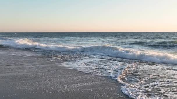 Кинематографическое Средиземное Море Вид Воздуха Пляж Людей Отдых Приключения Пляж — стоковое видео