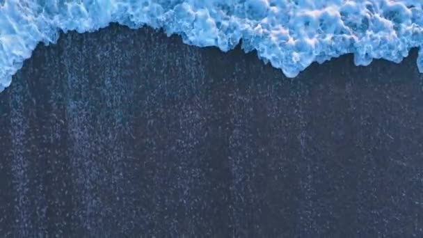 Zpomalený Pohled Shora Dolů Oceánské Gigantické Vlny Pěnící Stříkající Speciální — Stock video