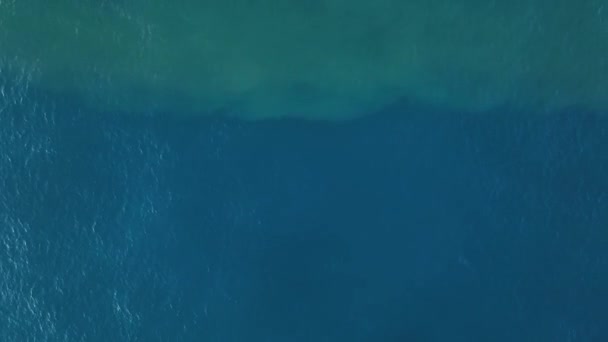 Blauwe Zee Bovenaanzicht Reizen Vakantie Zee Nabij Tropische Kust Kleine — Stockvideo