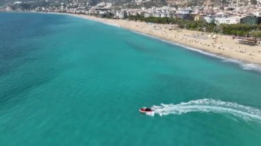 Ulusal Gümrük Polisi 'nin yüksek hızlı teknesinin pruvasından fantastik bir atış..