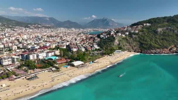 克里奥帕特拉海滩在阿拉亚土耳其阿拉亚市克利奥帕特拉海滩的地中海沙滩上 人们放松了下来 去土耳其旅行 暑期海滩假期 — 图库视频影像