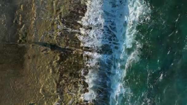 Captura Peixes Com Haste Pesca Perto Vista Aérea Beira Mar — Vídeo de Stock