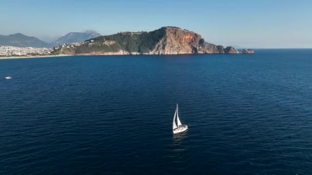 Aerial Footage Rear View Luxury Sailboat Sailing Deep Blue Sea — Stock Video