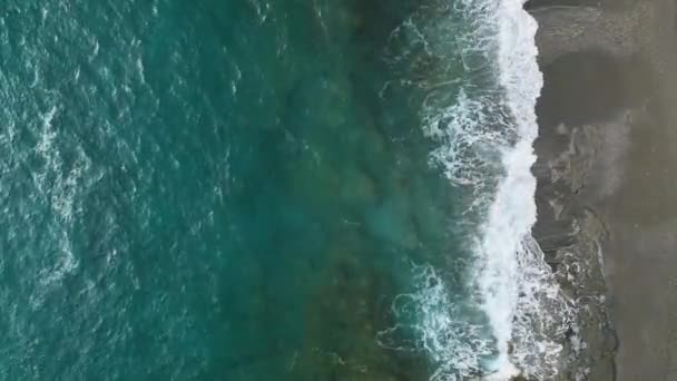 Vista Aerea Dall Alto Verso Basso Della Spiaggia Sabbia Bianca — Video Stock