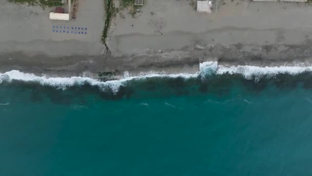 Nagranie Lotu Drona Nad Opuszczoną Plażą Zachodzie Słońca Piaszczysty Brzeg — Wideo stockowe