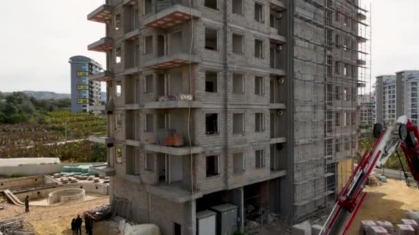 Στικ Διαδικασία Οικοδόμησης Ενός Κτιρίου Κατοικιών Ένα Εργοτάξιο Χρησιμοποιώντας Γερανούς — Αρχείο Βίντεο