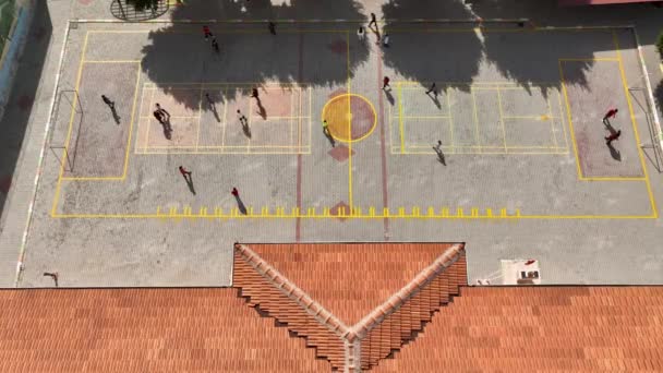 터키의 알라야에 중학교 놀이터에서 아이들의 지식의 — 비디오