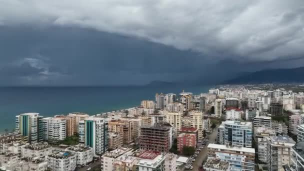 Gök Mavisi Akdeniz Ile Içe Geçen Karizmatik Kent Manzarasına Tanık — Stok video