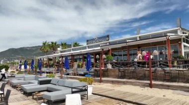 Alanya 'daki Kleopatra Sahili' nde sinemanın tadını çıkarın. İnsansız hava aracımız rahat atmosferi yakalıyor ve videolarınızı karşı konulmaz bir cazibeye dönüştürüyor..