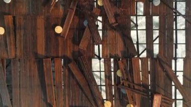 İHA 'mız güçlü bir fırtınanın yıkıcı gücünü yakalar ve serbest bırakılan sinematik güce dalarız. Doğanın ham enerjisiyle büyüleyici video içeriği oluştur.