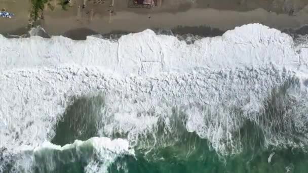 Mergulhe Nas Texturas Hipnotizantes Das Ondas Oceânicas Enquanto Nosso Drone — Vídeo de Stock
