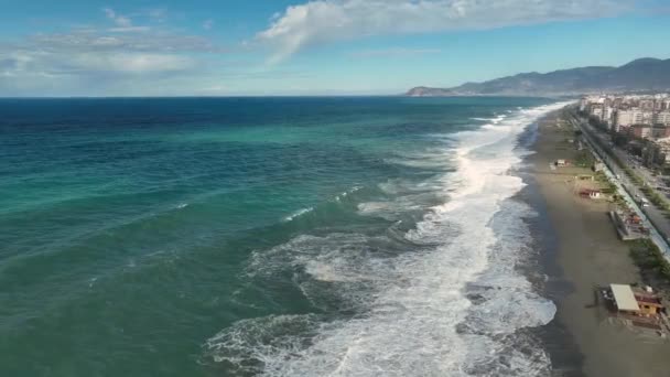 Tauchen Sie Ein Die Cineastische Meereslandschaft Symphonie Während Unsere Drohne — Stockvideo
