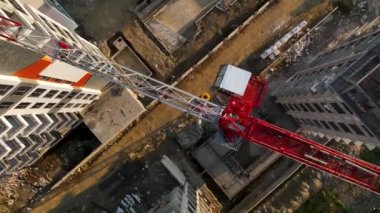 Sinematik dron görüntülerimizle benzersiz bir kuş bakışı bakış açısı kazan. Şok edici arka planlar ve canlı duvar kağıtları yaratmak için mükemmel bir şantiye..