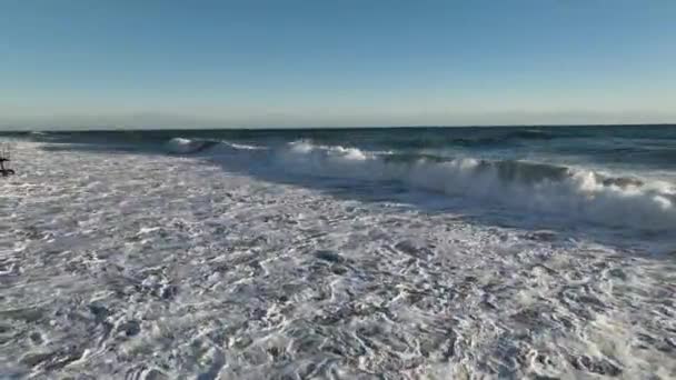 Treten Sie Ein Die Dramatische Meereslandschaft Während Unsere Filmische Drohne — Stockvideo