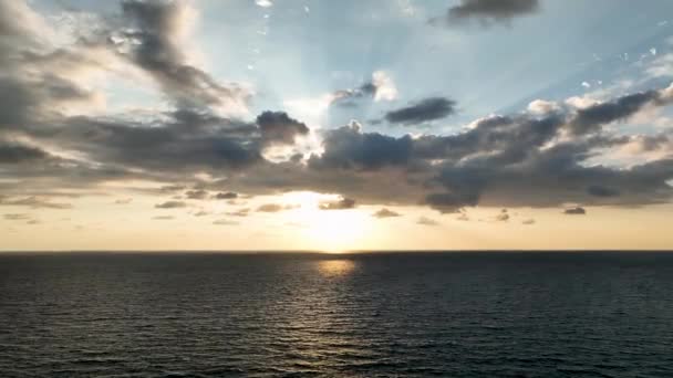 Experimente Serenidade Costeira Enquanto Nosso Drone Cinematográfico Filma Cativante Panorama — Vídeo de Stock