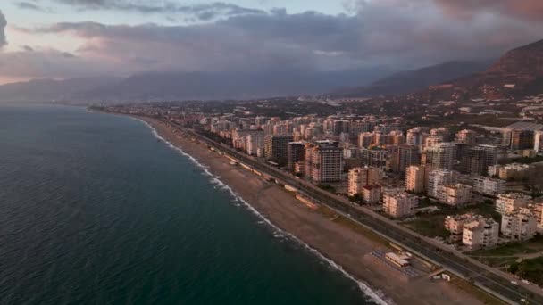 Günbatımının Ihtişamına Tanık Olun Sinematik Dronumuz Akdeniz Kıyı Şeridini Boyayan — Stok video