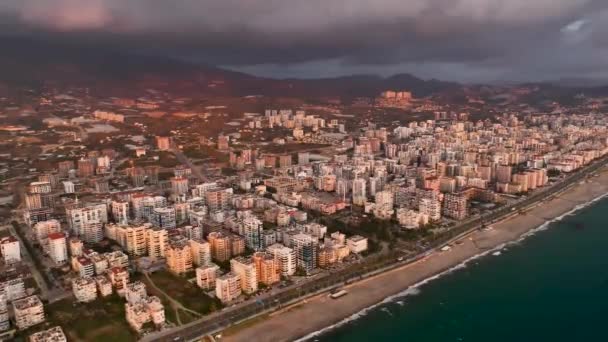 Muhteşem Bir Gün Batımının Güzelliğine Dalın Sinematik Dronumuz Çarpıcı Kıyı — Stok video