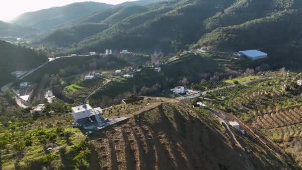 Escape Senine Nature Retreat Our Cinematic Drone Explorează Peisajul Muntos — Videoclip de stoc