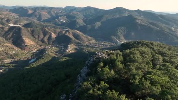 Ontsnap Naar Een Berghut Terwijl Onze Filmische Drone Sereniteit Van — Stockvideo
