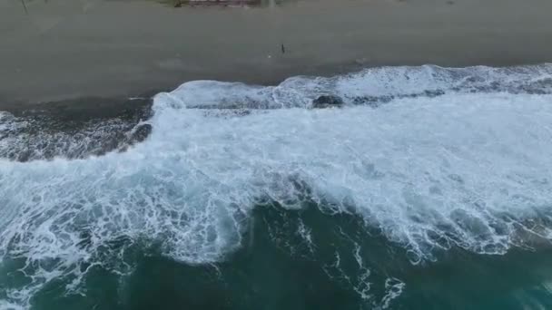 Ressentez Étreinte Nature Brute Tandis Que Drone Capture Mer Texturée — Video