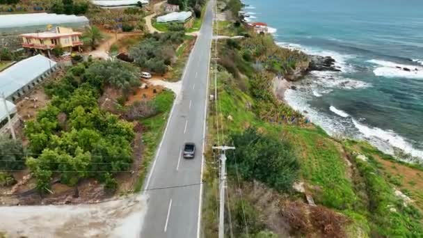 Zázrak Nad Pobřežní Nádherou Jak Dron Zachycuje Kabriolet Který Hladce — Stock video