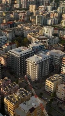 Alanya Vahiy: Hava Aracı Görüntüleri Elit Bölgeler, İnşaat Alanları ve Akdeniz 'deki Sokak Yaşamı Çetesi.