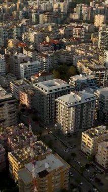 Alanya Enigma: Elit Bölgeler, İnşaat Alanları ve Akdeniz Mücevherlerindeki Sokak Trafiğinin Ritmini Bulmak.