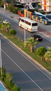 Bu dikey video sayesinde Alanyas Akdeniz 'deki trafik modellerini incelerken bir keşif yolculuğuna çıkın..