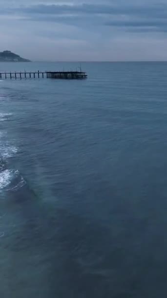 Utforska Den Fängslande Skönheten Haven Reflektioner Från Ovan Avslöjar Glittrande — Stockvideo