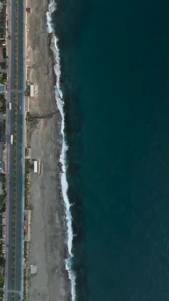영상을 가지고 지중해를 지나는 여행을 매혹적 풍경을 탐험하는 해안의 몰두하라 — 비디오