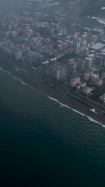 Erleben Sie Den Mystischen Charme Einer Bewölkten Meereslandschaft Diesem Vertikalen — Stockvideo